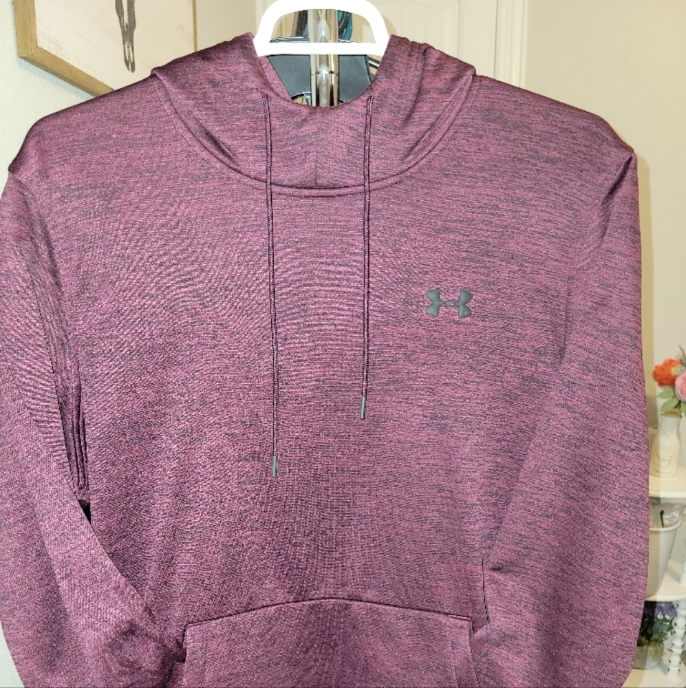 Under Armour hoodie/ sweatshirt